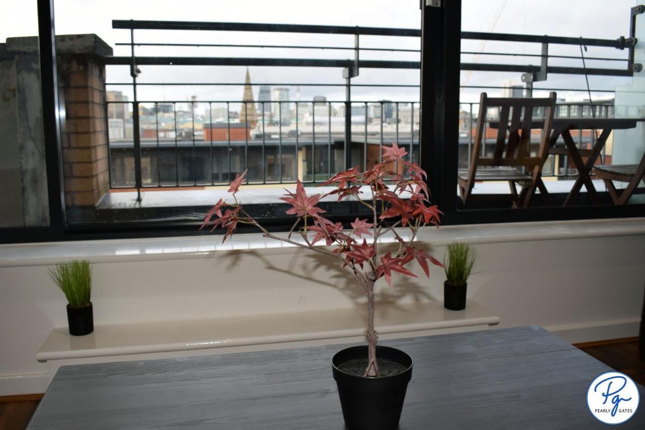Penthouse - Amazing City Skyline Views - Balcony - Free Extra 2 Hours - Free Parking - Utilita Arena - Bullring Shopping - New St Station- Super King Size Bed Birmingham Extérieur photo