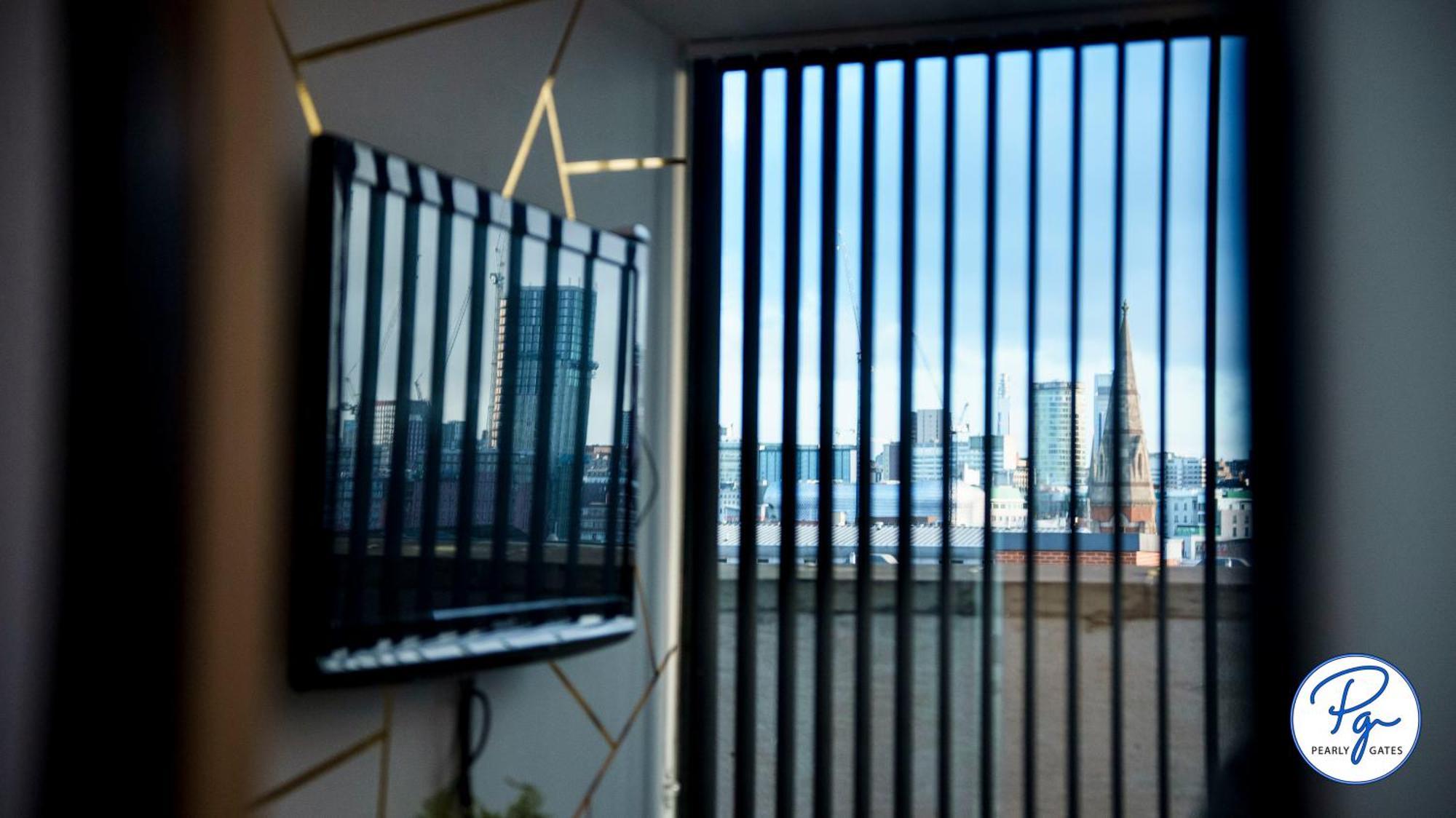 Penthouse - Amazing City Skyline Views - Balcony - Free Extra 2 Hours - Free Parking - Utilita Arena - Bullring Shopping - New St Station- Super King Size Bed Birmingham Extérieur photo
